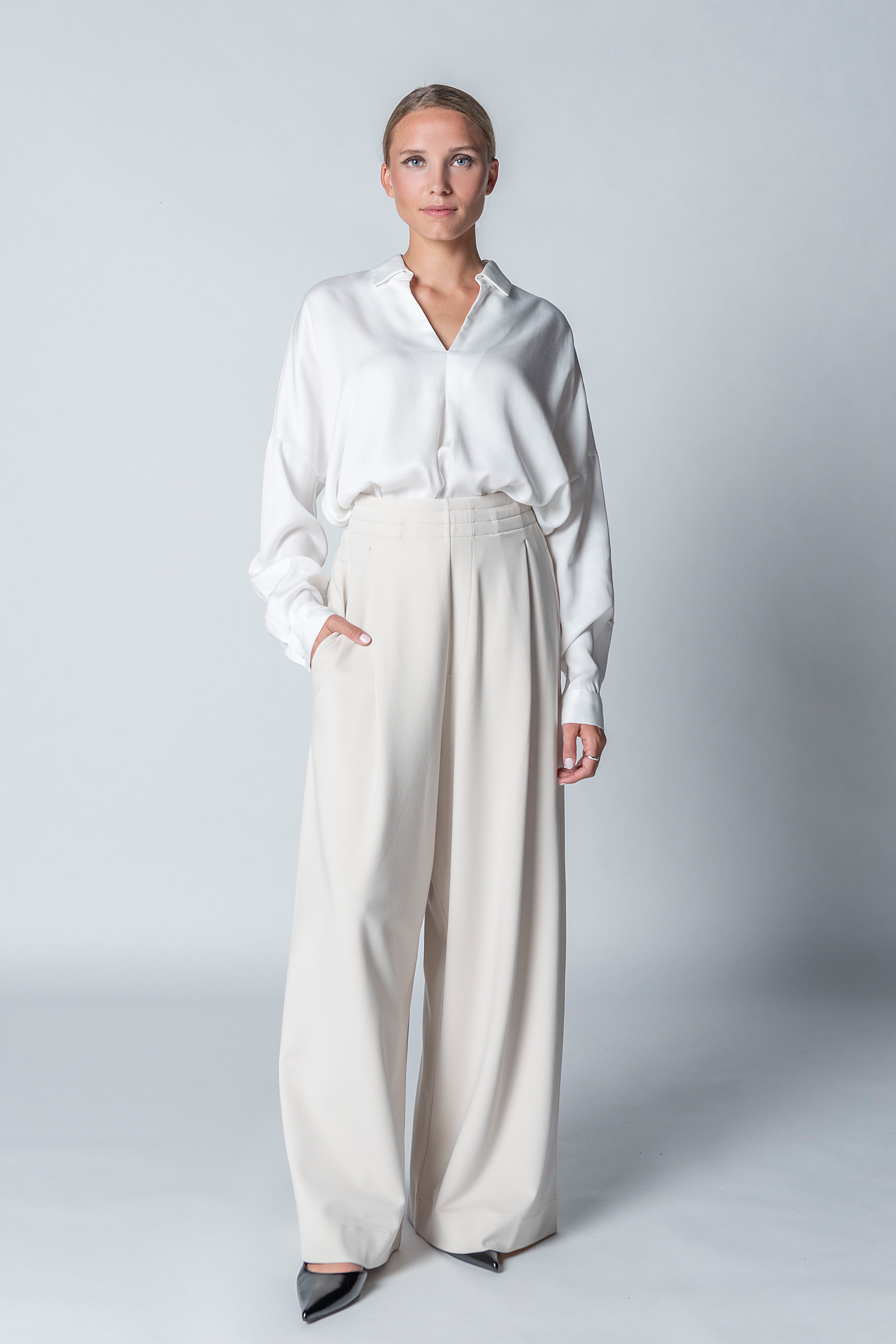 wide pleated trousers Code 87 Warm White